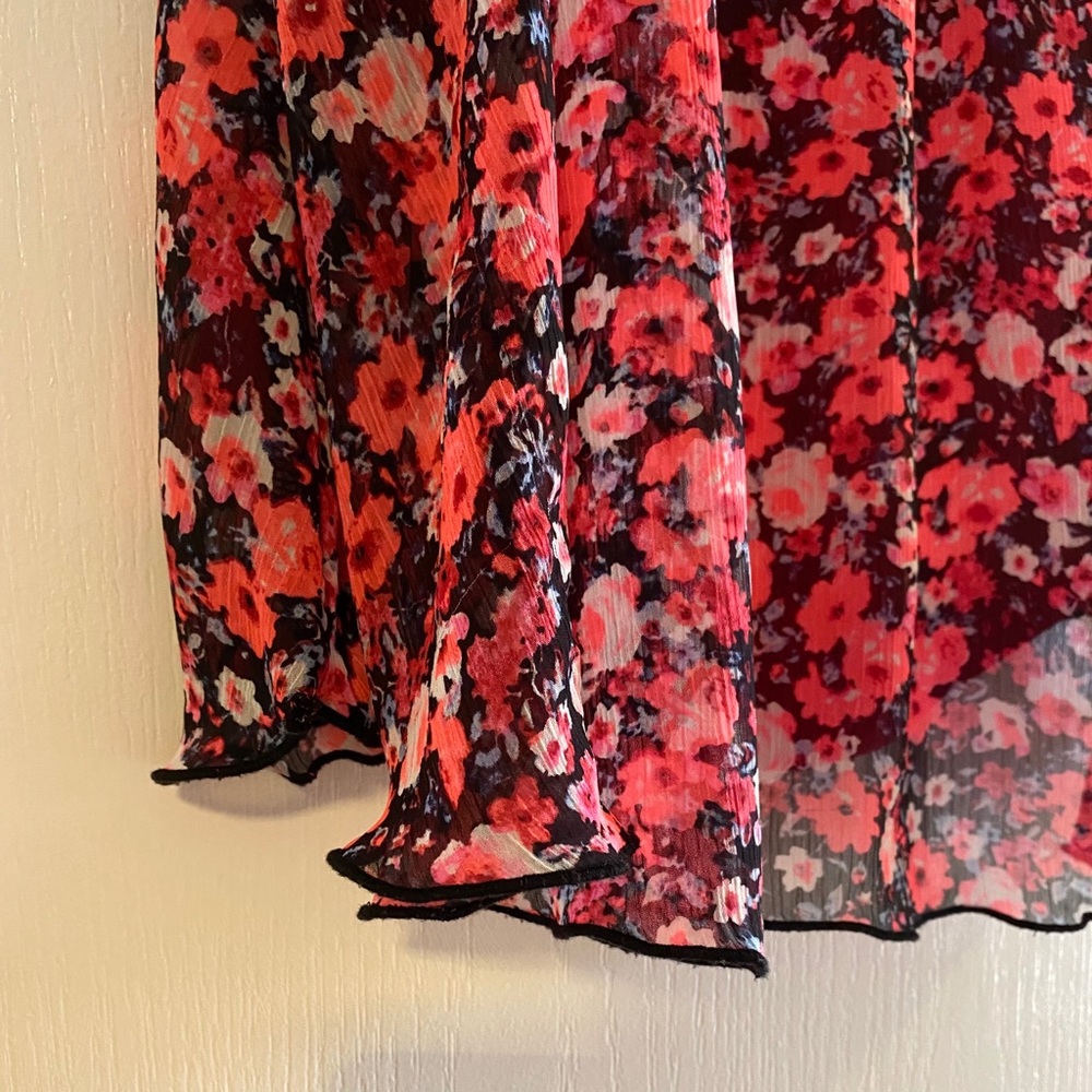 Express Floral Top - Picture 3 of 7